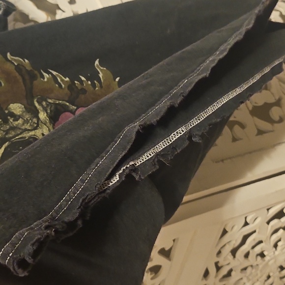 Metallica Distressed Graphic Tee - Picture 4 of 6